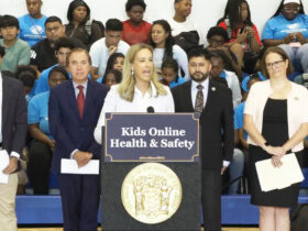 gov signs kids tech law safety